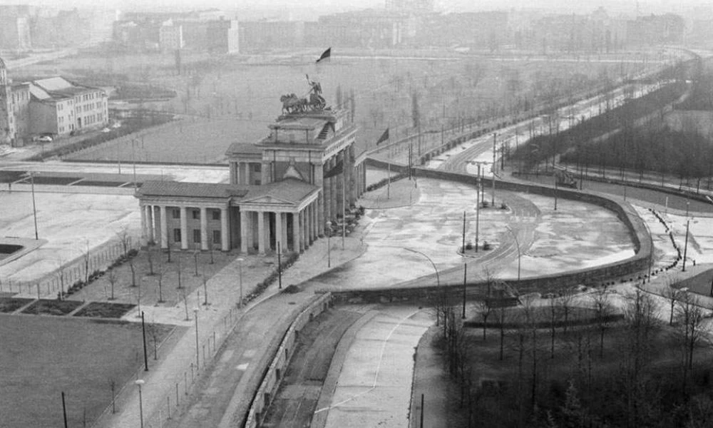 Σαν σήμερα στις 9 Νοεμβρίου του 1989, γκρεμίζεται το «Τείχος του Βερολίνου»